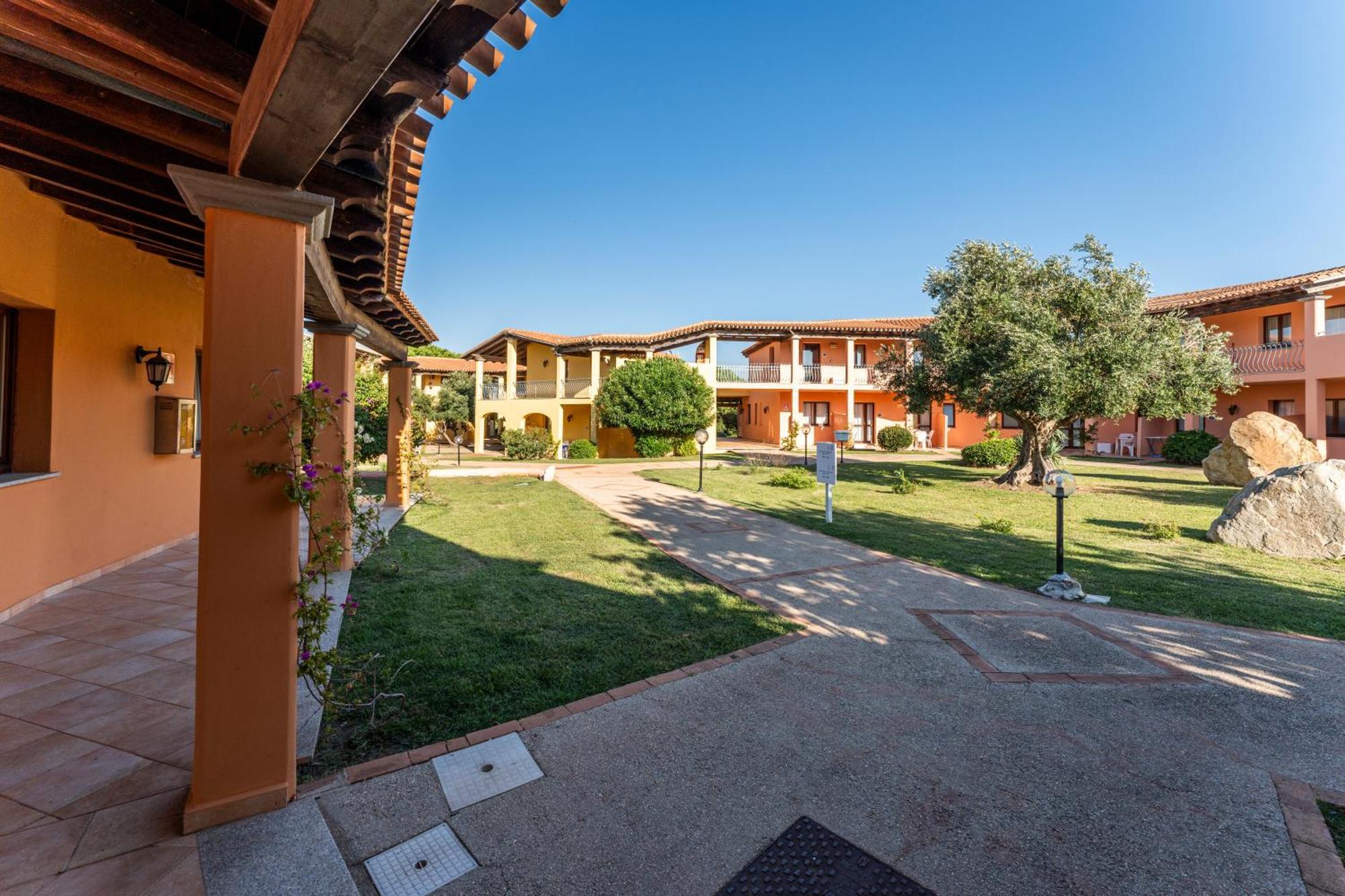 Residence Baia Dei Mirti Vignola Mare Exterior foto