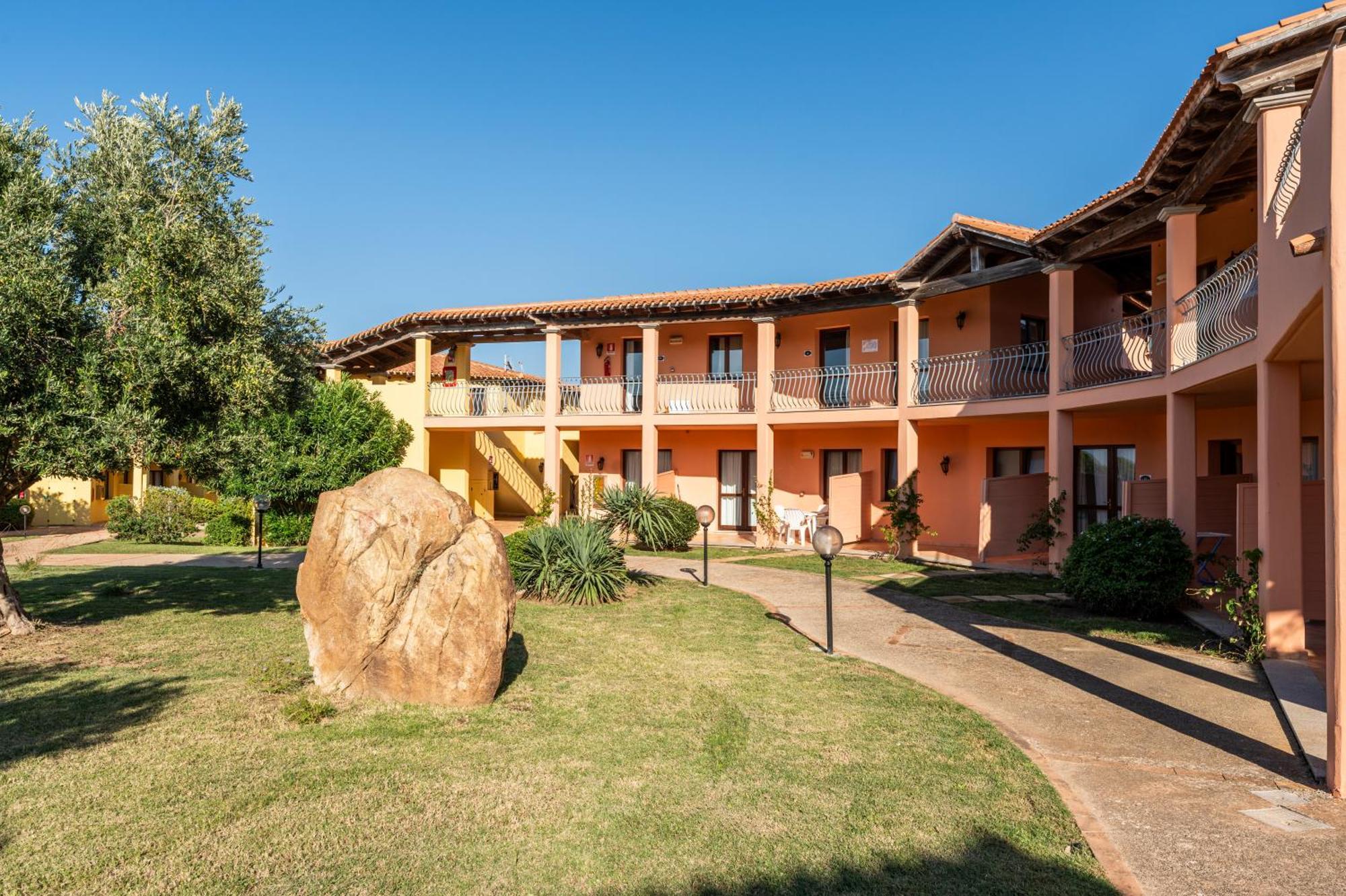 Residence Baia Dei Mirti Vignola Mare Exterior foto