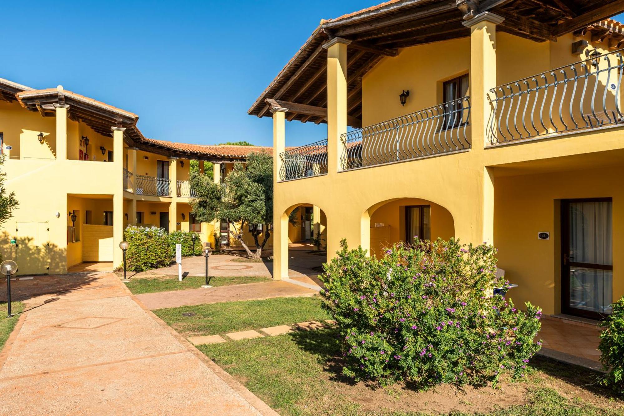 Residence Baia Dei Mirti Vignola Mare Exterior foto